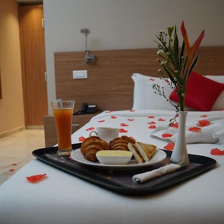 Hotel Astral Abidjan Buitenkant foto