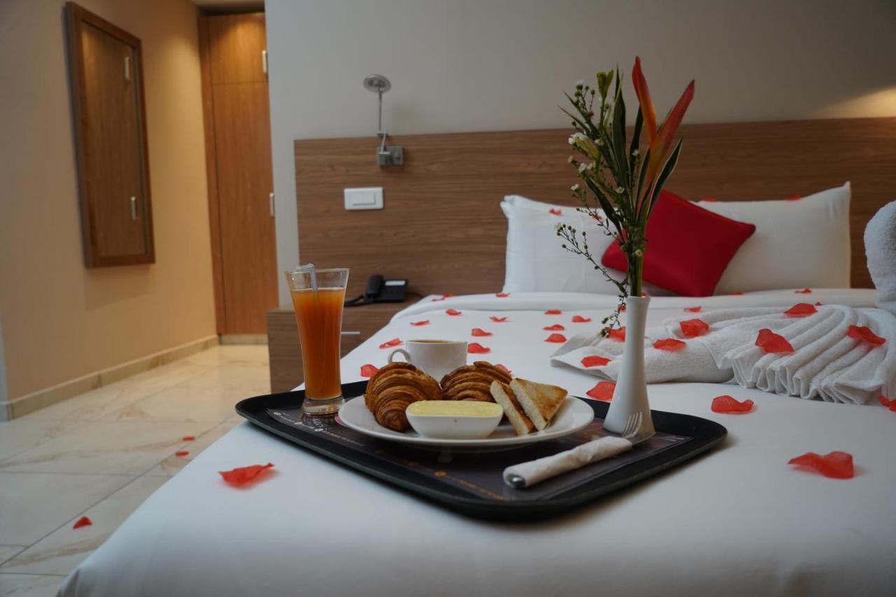 Hotel Astral Abidjan Buitenkant foto