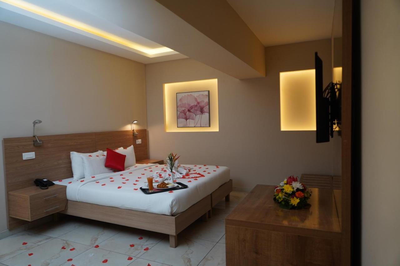 Hotel Astral Abidjan Buitenkant foto