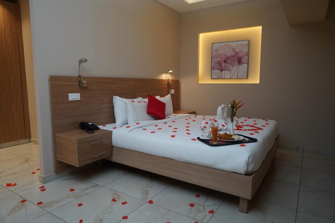 Hotel Astral Abidjan Buitenkant foto