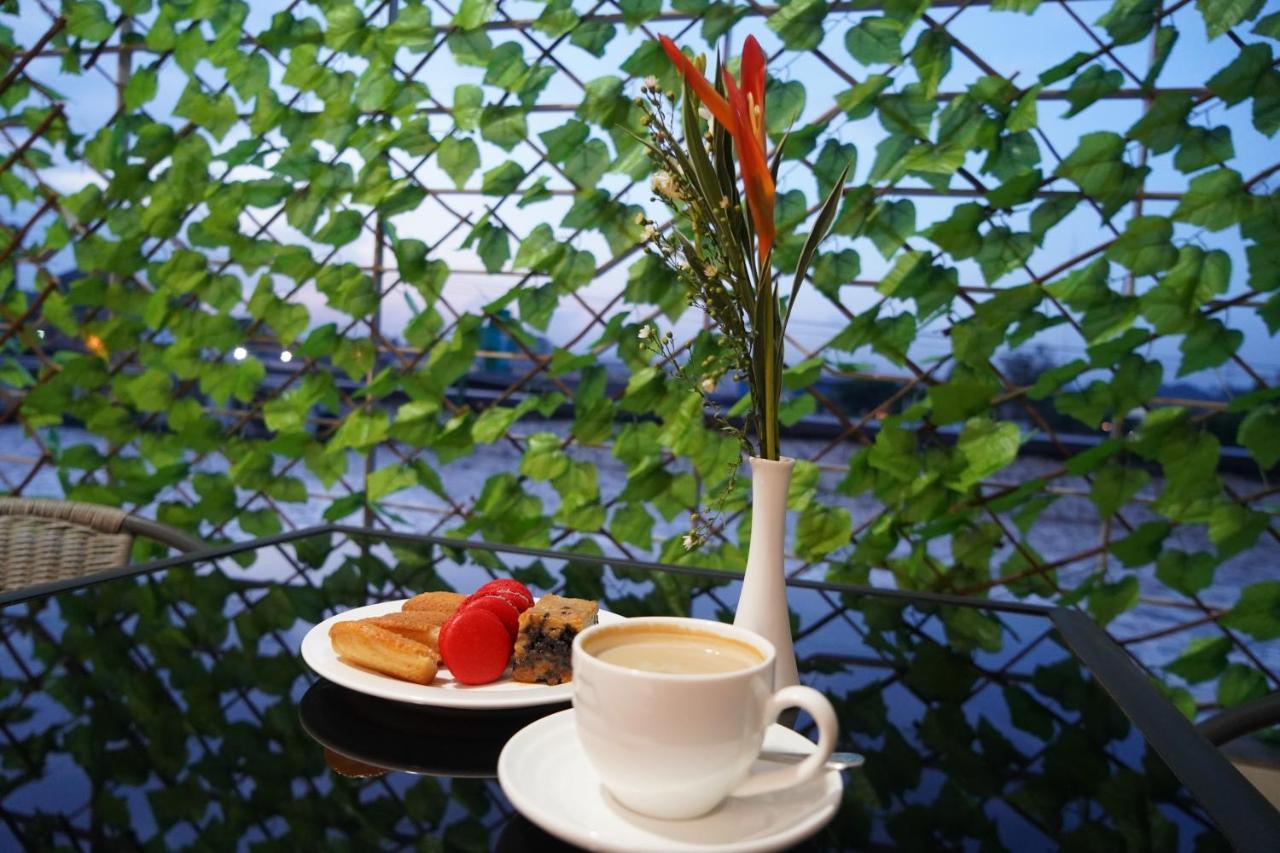 Hotel Astral Abidjan Buitenkant foto