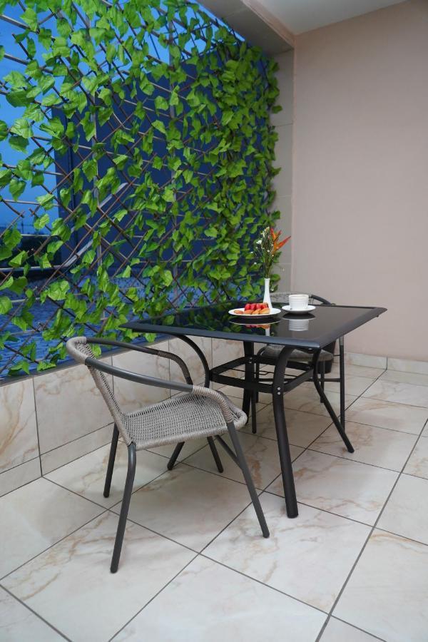 Hotel Astral Abidjan Buitenkant foto
