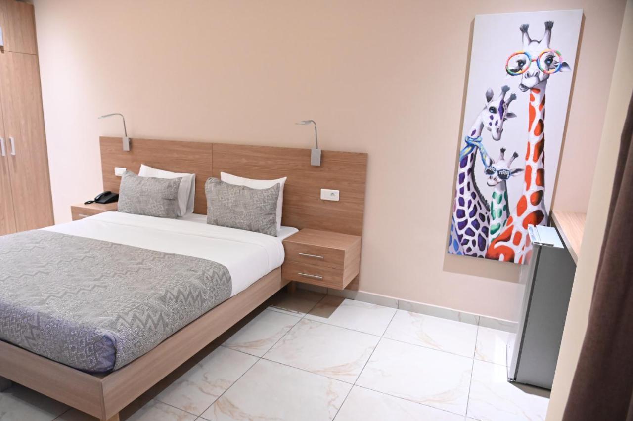 Hotel Astral Abidjan Buitenkant foto
