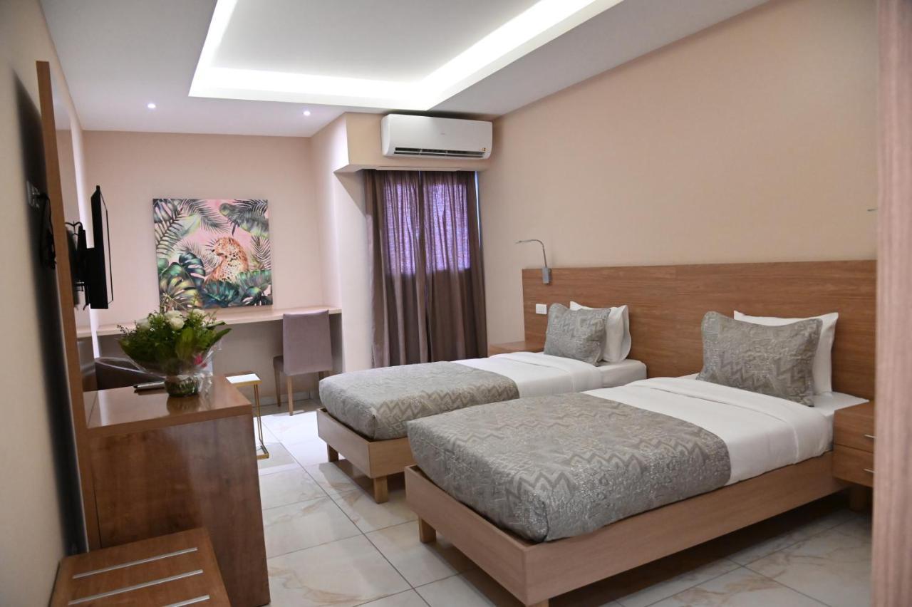 Hotel Astral Abidjan Buitenkant foto